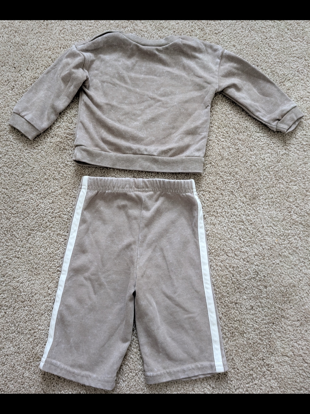 Warner Bros. Harry Potter Taupe Crewneck Top with Navy Crest - Picture 5 of 7